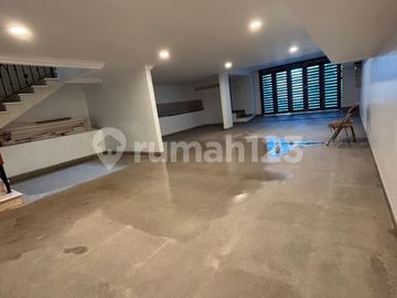 Dijual Rumah Mewah dengan Private Pool & Bebas Banjir di Alsut
