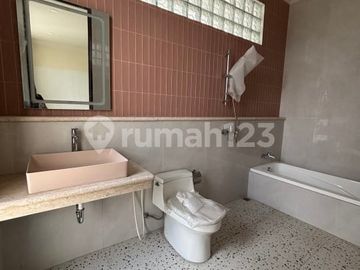 Dijual Rumah Mewah dengan Private Pool & Bebas Banjir di Alsut