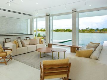 Residencia frente al lago, alberca privada, doble altura, en residencial con cas