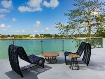 Residencia frente al lago, alberca privada, doble altura, en residencial con cas