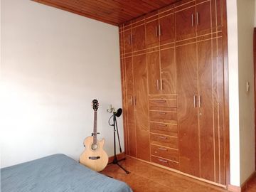 SE VENDE  CASA SECTOR  MANDALAY KENNEDY