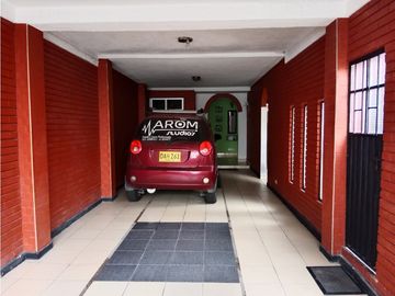 SE VENDE  CASA SECTOR  MANDALAY KENNEDY