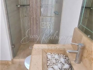 CASA EN VENTA, TRANSPORTISTAS Y HERMENEGILDO, REMODELADA, 3 REC, SIN GRAVAMEN