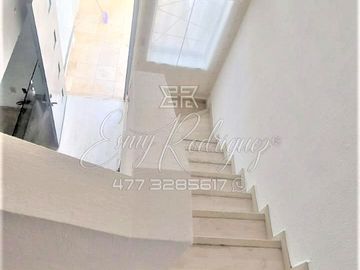 CASA EN VENTA, TRANSPORTISTAS Y HERMENEGILDO, REMODELADA, 3 REC, SIN GRAVAMEN