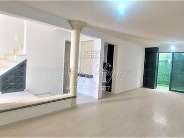 CASA EN VENTA, TRANSPORTISTAS Y HERMENEGILDO, REMODELADA, 3 REC, SIN GRAVAMEN