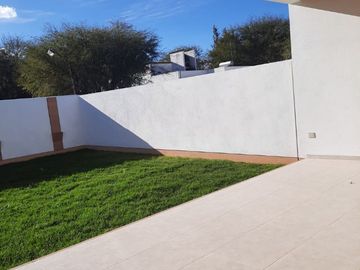 EN VENTA CASA NUEVA DE UN PISO EN TEQUISQUIAPAN
