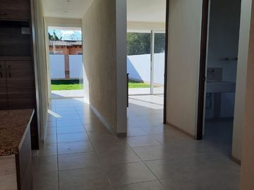 EN VENTA CASA NUEVA DE UN PISO EN TEQUISQUIAPAN