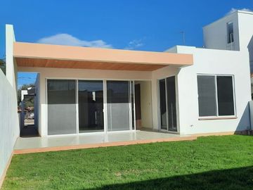 EN VENTA CASA NUEVA DE UN PISO EN TEQUISQUIAPAN