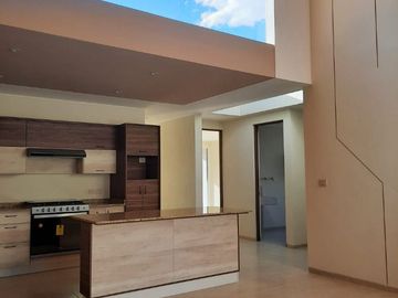 EN VENTA CASA NUEVA DE UN PISO EN TEQUISQUIAPAN