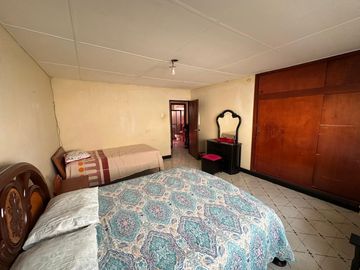 casa en arriendo/venta en el poblado. Cod A27662