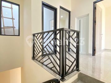 Brand New Rumah Minimalis Modern Dalam Komplek di Cirendeu