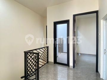 Brand New Rumah Minimalis Modern Dalam Komplek di Cirendeu