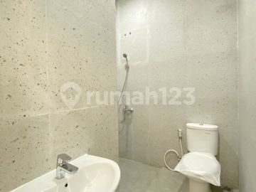 Brand New Rumah Minimalis Modern Dalam Komplek di Cirendeu