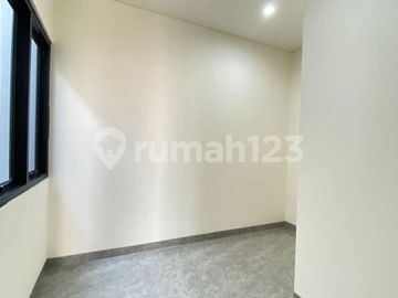 Brand New Rumah Minimalis Modern Dalam Komplek di Cirendeu