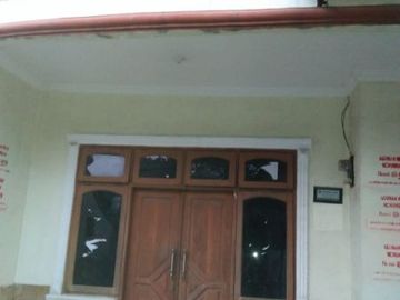 Rumah Keren di Lokasi Strategis Jl. Raya Narogong, Cileungsi - RH1783