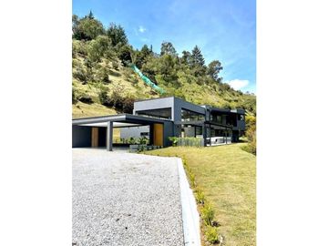 VENTA CASA CAMPESTRE EN EL RETIRO SECTOR LA FE