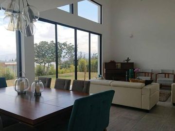 Oportunidad! Espectacular casa 3 dorm., amplio jardín, Conjunto Privado, Nayón