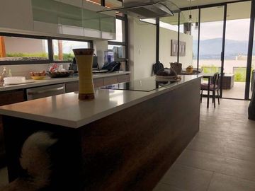 Oportunidad! Espectacular casa 3 dorm., amplio jardín, Conjunto Privado, Nayón