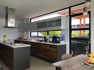 Oportunidad! Espectacular casa 3 dorm., amplio jardín, Conjunto Privado, Nayón
