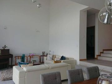 Oportunidad! Espectacular casa 3 dorm., amplio jardín, Conjunto Privado, Nayón