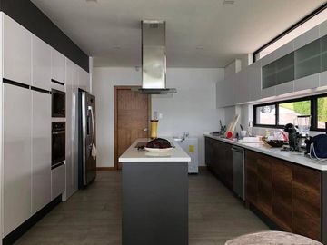 Oportunidad! Espectacular casa 3 dorm., amplio jardín, Conjunto Privado, Nayón