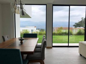 Oportunidad! Espectacular casa 3 dorm., amplio jardín, Conjunto Privado, Nayón