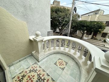 casa en arriendo/venta en contry club villa. Cod V105337