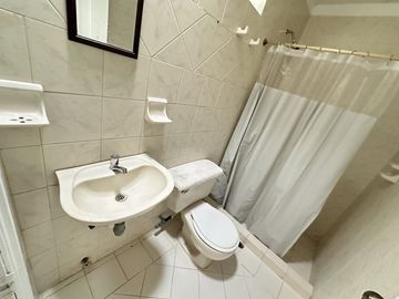 casa en arriendo/venta en contry club villa. Cod V105337