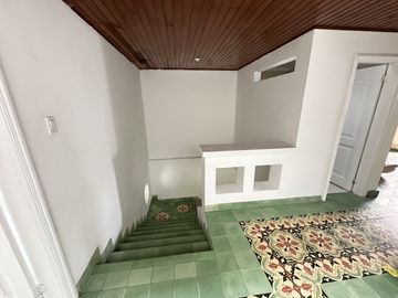 casa en arriendo/venta en contry club villa. Cod V105337