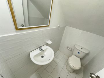 casa en arriendo/venta en contry club villa. Cod V105337