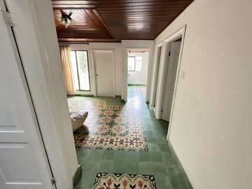 casa en arriendo/venta en contry club villa. Cod V105337