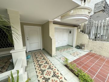 casa en arriendo/venta en contry club villa. Cod V105337