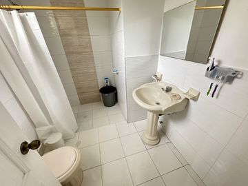 casa en arriendo/venta en contry club villa. Cod V105337