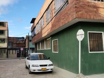 VENDO CASA CON  BODEGA COMERCIAL E INDUSTRIAL BARRIO PATIO BONITO BOGOTA COLOMBIA ,EXCELENTE UBICACION.