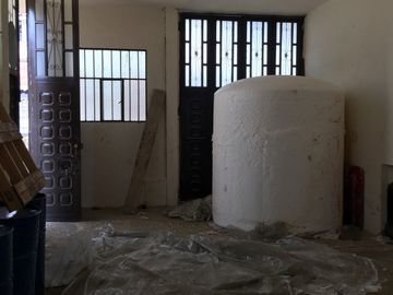 VENDO CASA CON  BODEGA COMERCIAL E INDUSTRIAL BARRIO PATIO BONITO BOGOTA COLOMBIA ,EXCELENTE UBICACION.