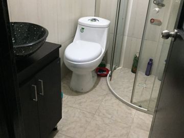 VENDO CASA CON  BODEGA COMERCIAL E INDUSTRIAL BARRIO PATIO BONITO BOGOTA COLOMBIA ,EXCELENTE UBICACION.