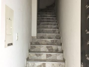 VENDO CASA CON  BODEGA COMERCIAL E INDUSTRIAL BARRIO PATIO BONITO BOGOTA COLOMBIA ,EXCELENTE UBICACION.