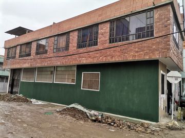 VENDO CASA CON  BODEGA COMERCIAL E INDUSTRIAL BARRIO PATIO BONITO BOGOTA COLOMBIA ,EXCELENTE UBICACION.