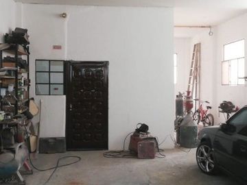 VENDO CASA CON  BODEGA COMERCIAL E INDUSTRIAL BARRIO PATIO BONITO BOGOTA COLOMBIA ,EXCELENTE UBICACION.