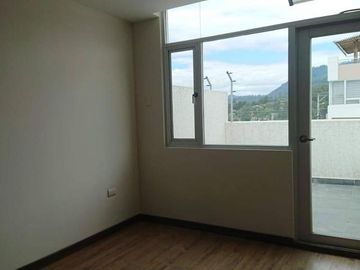 Venta casa 3 dormitorios, Sector Nayón, Por estrenar, acabados de primera