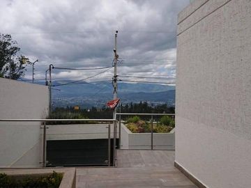Venta casa 3 dormitorios, Sector Nayón, Por estrenar, acabados de primera