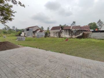 Selatan Kampus UII, Tanah Jakal km 12, Luas 140 m2,
