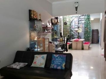 Rumah Cantik di Taman Holis Indah Bandung