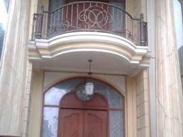 Rumah mewah Fasilitas LENGKAP di Semarang Barat