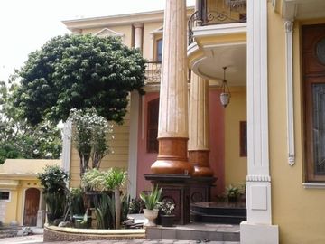 Rumah mewah Fasilitas LENGKAP di Semarang Barat