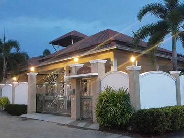 Specious Pool Villa in the North of Hua Hin