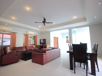 Specious Pool Villa in the North of Hua Hin