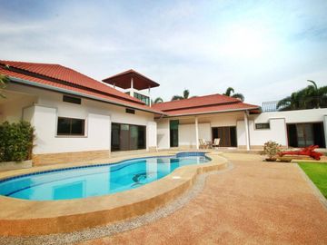 Specious Pool Villa in the North of Hua Hin
