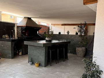 SE VENDE CASA ESQUINA 4D+3B SAN BERNARDO