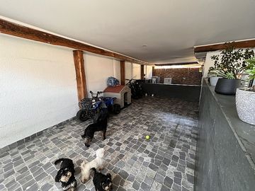 SE VENDE CASA ESQUINA 4D+3B SAN BERNARDO